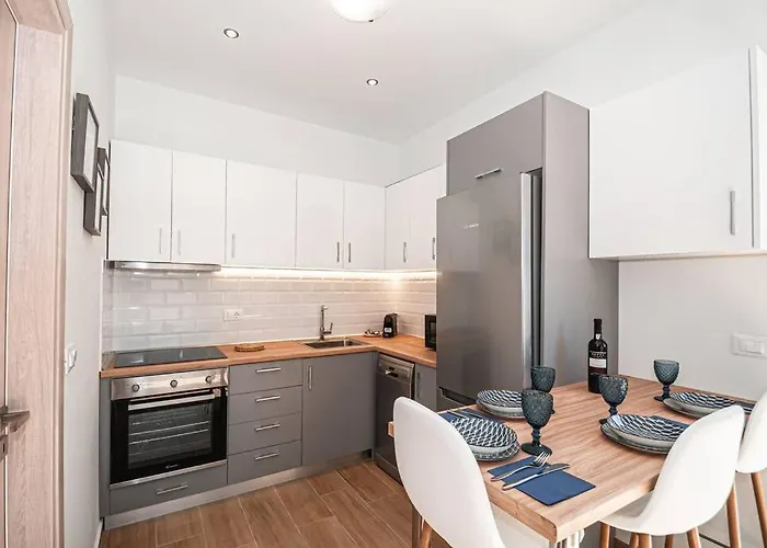 Rhodes Sunset House *